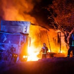 Arde un camión cargado de tapones de corcho junto a la SA-220 a la altura de Pedro Toro, en la comarca de Ciudad Rodrigo
