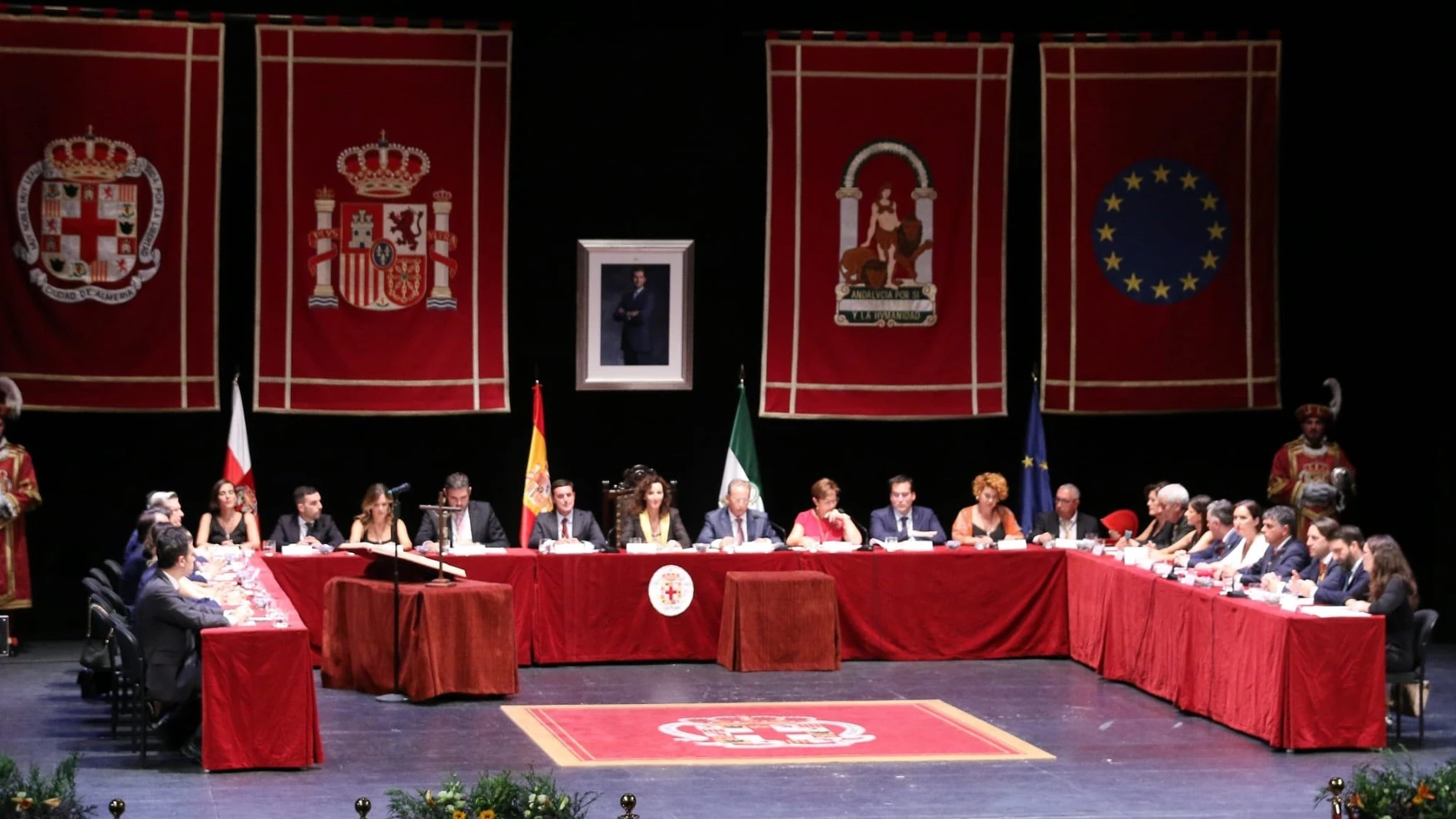 Pleno de investidura en el que María Vázquez ha sido elegida alcaldesa de Almería. EUROPA PRESS - RAFAEL GONZÁLEZ