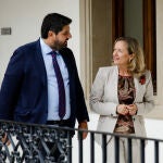 El presidente Fernando López Miras con la vicepresidenta primera del Gobierno y ministra de Asuntos Económicos, Nadia Calviño