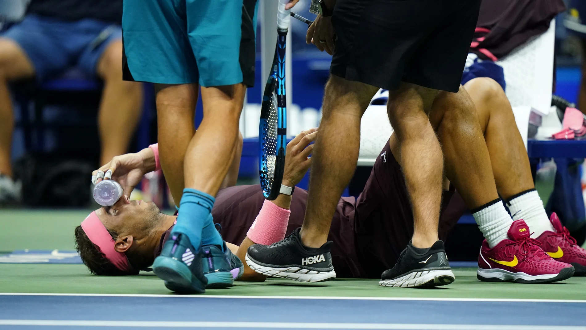 Nadal fue atendido tras golpearse con la raqueta en la nariz