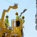 Las obras en la Variante de Pajares avanzan con la electrificación del tramo entre La Robla (León) y Pola de Lena (Asturias)