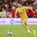 Robert Lewandowski, en una jugada ante el Sevilla en un partido de LaLiga