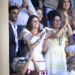 Cayetana Rivera y Manuel Vega con Lourdes Montes durante la 65 edición de la corrida Goyesca de Ronda