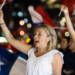 Seguidores de la opción "Rechazo" celebran el resultado del plebiscito constitucional