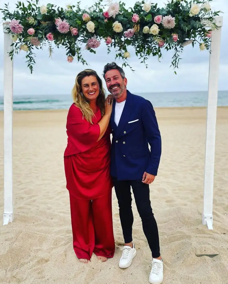 Carlota Corredera y David Valldeperas en la boda del hermano del director de "Sálvame"