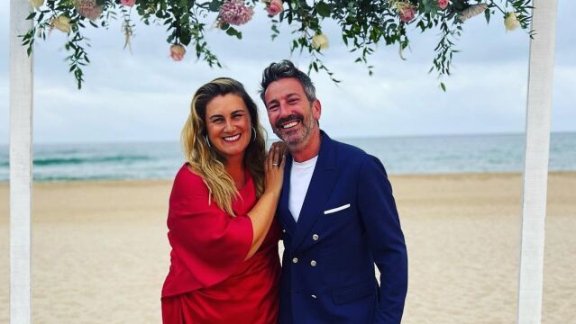 Carlota Corredera y David Valldeperas en la boda del hermano del director de "Sálvame"