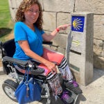 Montse, paciente con AME tipo II, en una etapa del Camino de Santiago