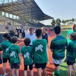 Martínez-Almeida, en su visita al nuevo campo de béisbol de Moratalaz