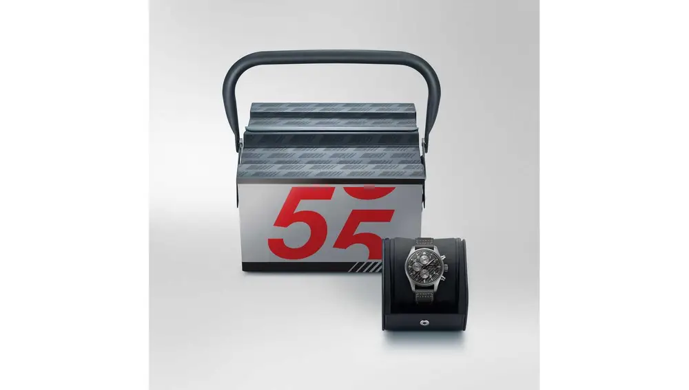 Reloj exclusivo que acompaña al automóvil.