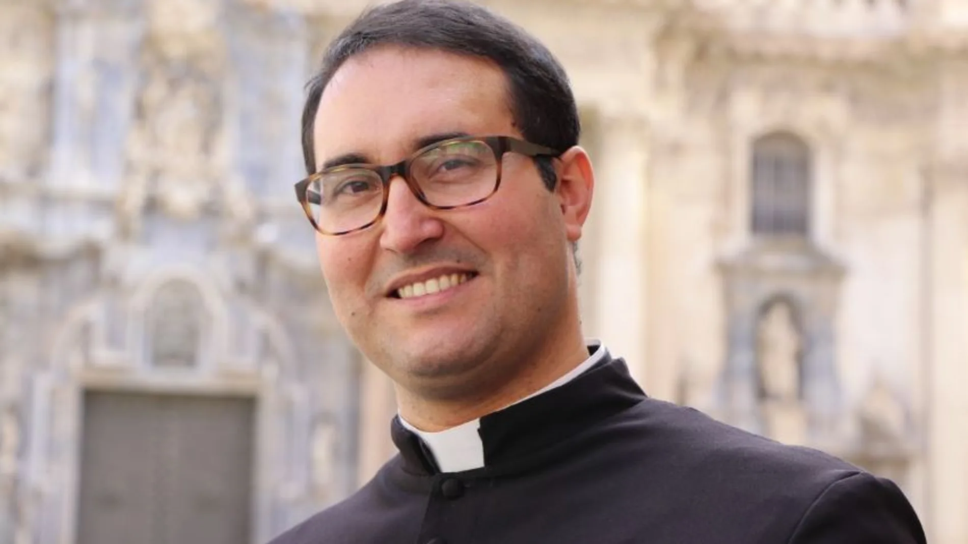 Eduardo Pérez Orenes, un cantante lírico que hace unos años decidió dar un giro a su vida para seguir los pasos de Jesucristo.