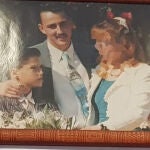 El detenido, con su familia
