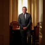 José María Macías, vocal de CGPJ, en el salón de plenos de la institución antes de la entrevista con LA RAZÓN el pasado jueves