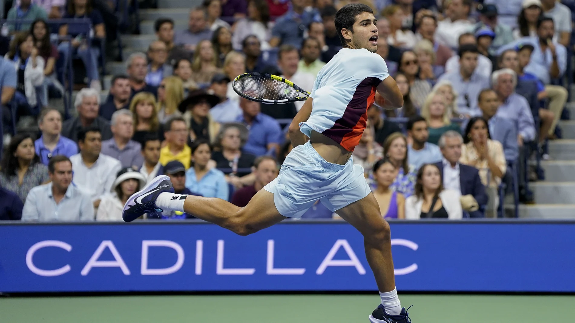 Carlos Alcaraz es un espectáculo en la Arthur Ashe
