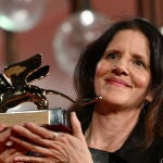 Laura Poitras, ganadora del Leon de Oro en Venecia por "All the Beauty and the Bloodshed" - EFE/EPA/ETTORE FERRARI