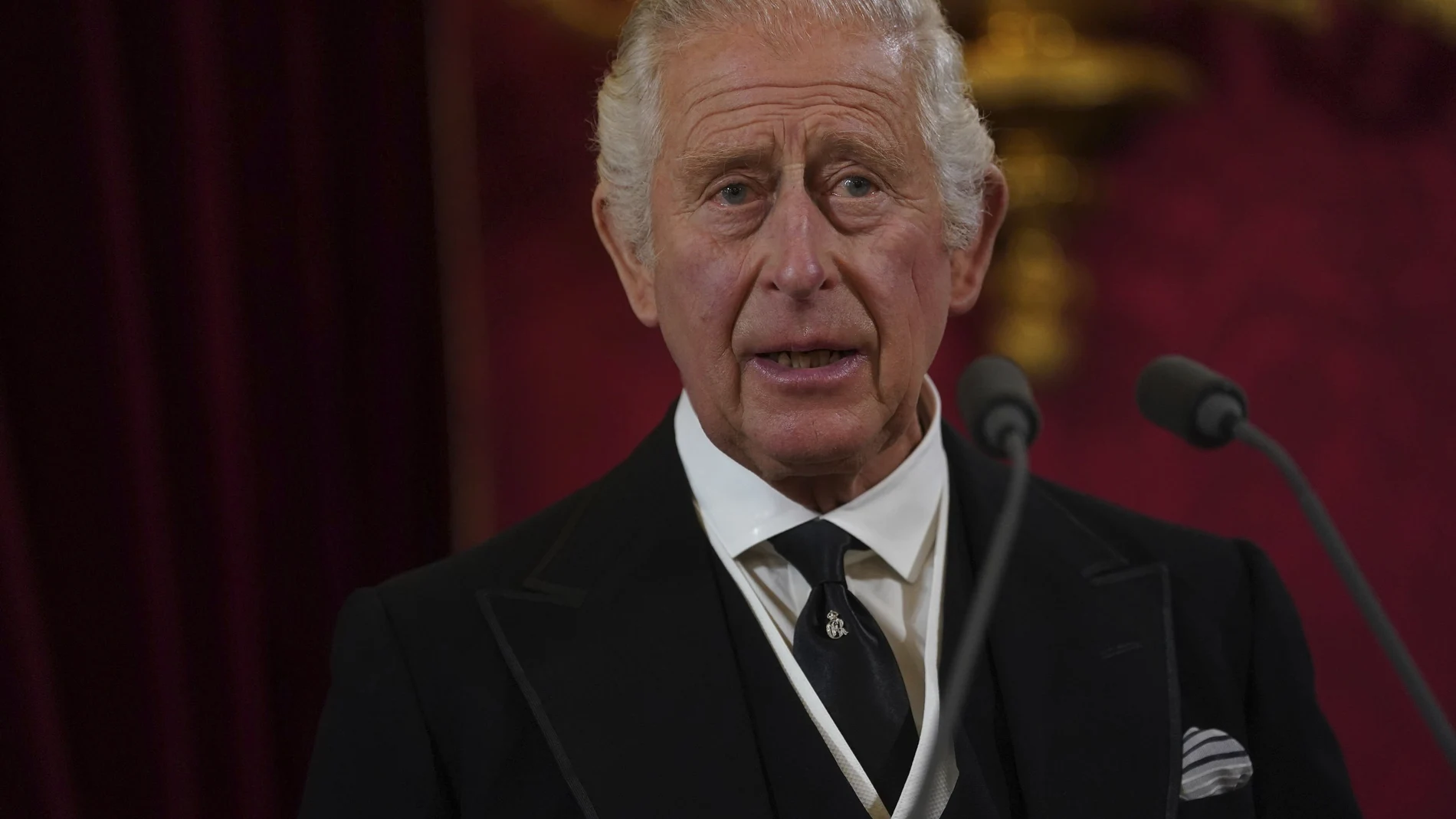 Carlos III al ser proclamado rey de Inglaterra