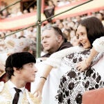 Victoria Federica en los toros con Roca Rey.
