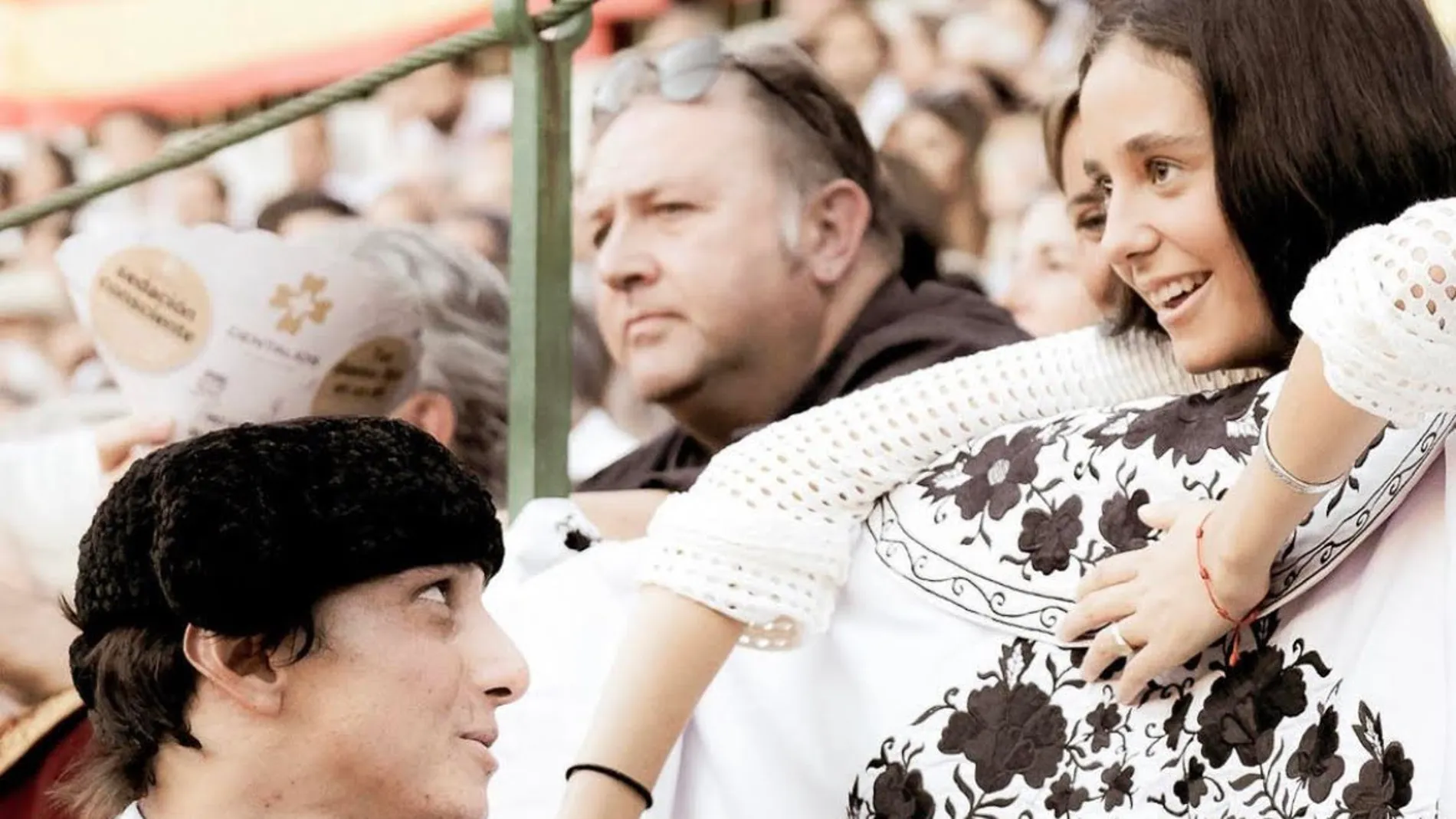 Victoria Federica en los toros con Roca Rey.