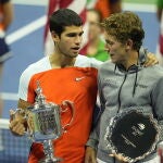 Carlos Alcaraz y Casper Ruud recibieron la felicitación de Rafa Nadal