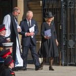 Carlos y Camilla visitan la catedral de Santa Ana en Belfast