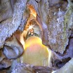 Imagen de una estegamita iluminada. Lamentablemente esta estegamita fue destruida por expoliadores, pero sus restos permitirán estudiar su interior, lo que ayudará a entender su formación.