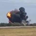 Momento de la explosión tras estrellarse contra el suelo después de despegar