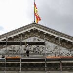 Andamios en la fachada del Congreso de los Diputados para su rehabilitación