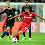 Kerem Demirbay y Antoine Griezmann en el Bayer Leverkusen-Atlético de la Champions