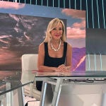 Carmen Lomana con vestido negro.