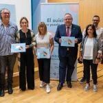 El consejero de Sanidad, Alejandro Vázquez, y la presidenta de la Federación Salud Mental Castilla y León, Elena Briongos, presentan la 'Guía de Prevención del Suicidio. Protocolo de actuación en conductas autolíticas'