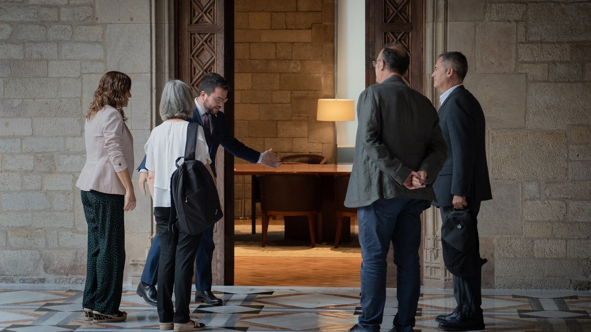 El president Aragonès junto a los responsables de la ANC, Òmnium y la AMI