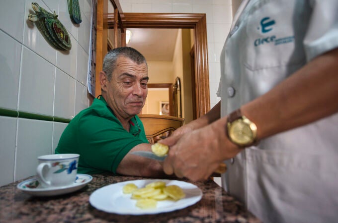 El Servicio de Ayuda a Domicilio desempeña un papel fundamental a todos los niveles, y por tanto también a la hora de identificar situaciones de soledad no deseada