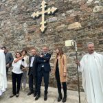 El alcalde de Ponferrada, Olegario Ramón; y la directora territorial de la Junta,Ester Muñox, participan en los actos conmemorativos por el V centenario de la fundación de la Cofradía del Santísimo Cristo de la Vera Cruz, en la localidad ponferradina de Villar de los Barrios