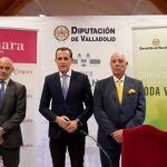 El presidente de la Diputación de Valladolid, Conrado Íscar, y el presidente de la Cámara de Comercio de Valladolid, Víctor Caramanzana, inauguran la jornada de presentación del proyecto Comunidad Energética Toda Valladolid.