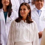 La Reina Letizia con la misma blusa que Leonor.