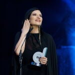 La cantante Laura Pausini recoge su premio Cadena Dial en la XXVI edici&oacute;n de los Premios Dial