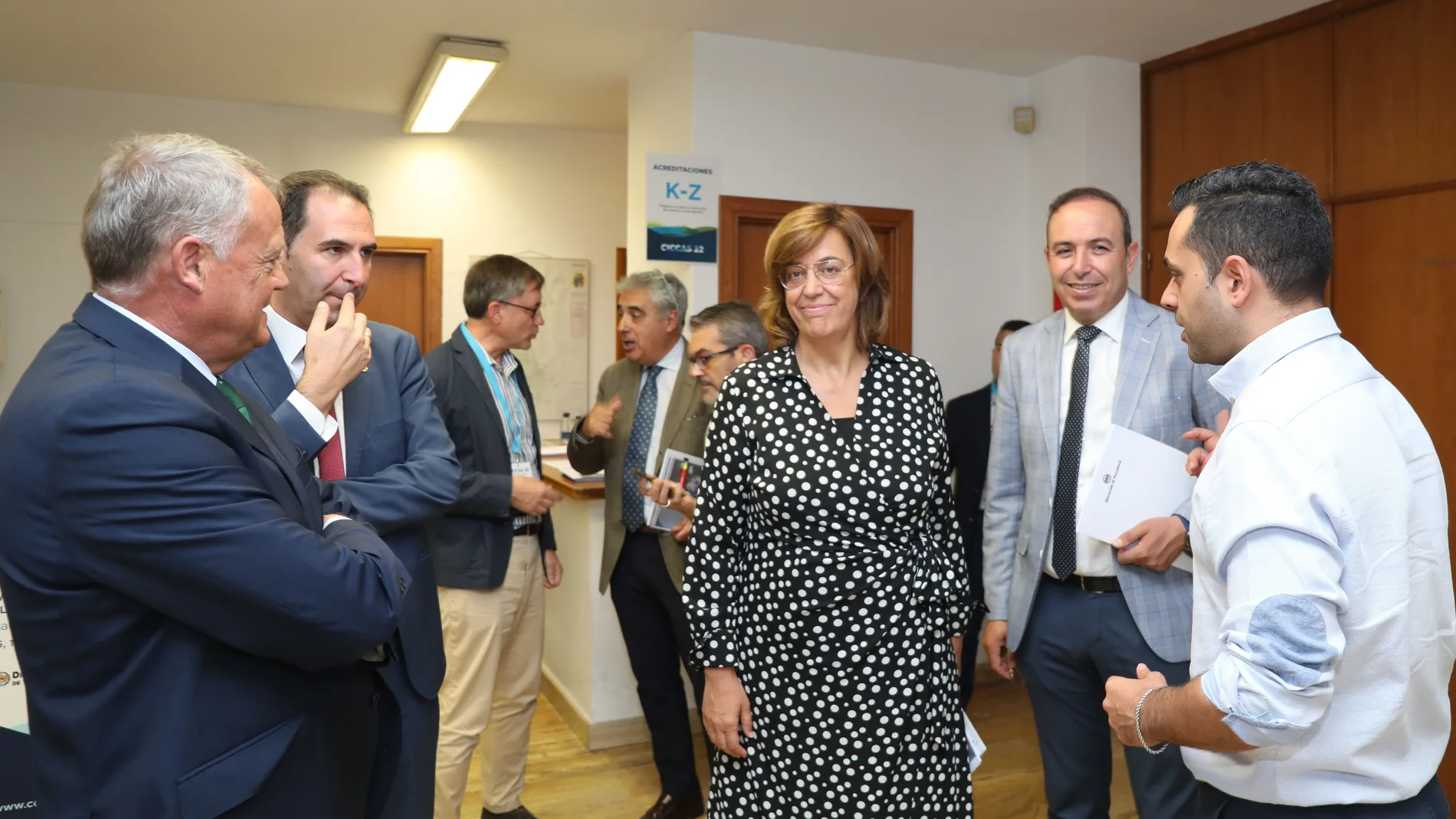 La presidenta de la Diputación de Palencia, Ángeles Armisén; el vicepresidente de la Diputación de Burgos, Lorenzo Rodríguez; el director general de Patrimonio Cultural, Juan Carlos Prieto; el alcalde de Palencia, Mario Simón; presidenta en funciones de la CHD, Diana Martín; y el vicepresidente de la Diputación de Valladolid, Víctor Alonso, en la inauguración del IV Congreso Internacional sobre 'El Canal de Castilla. Paisaje cultural