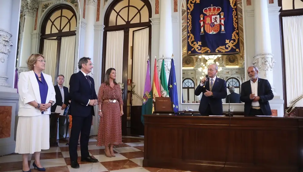 El alcalde preside la toma de posesión de los nuevos ediles Mar Torres, Francisco Cantos y Ángeles Gertrudis. AYUNTAMIENTO