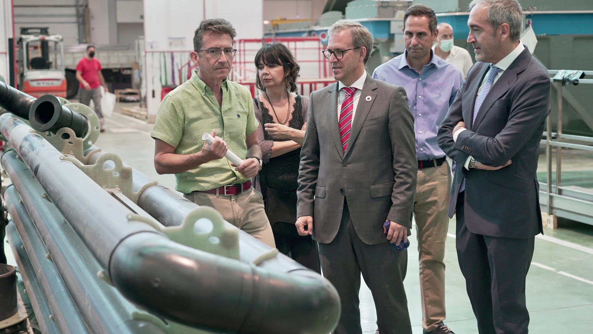 El consejero Mariano Veganzones en una visita a una empresa