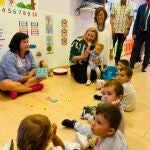 La consejera de Familia, Isabel Blanco, visita una unidad del programa 'Crecemos' en Magaz de Pisuergajunto a la presidenta de la Diputación palentina, Ángeles Armisén