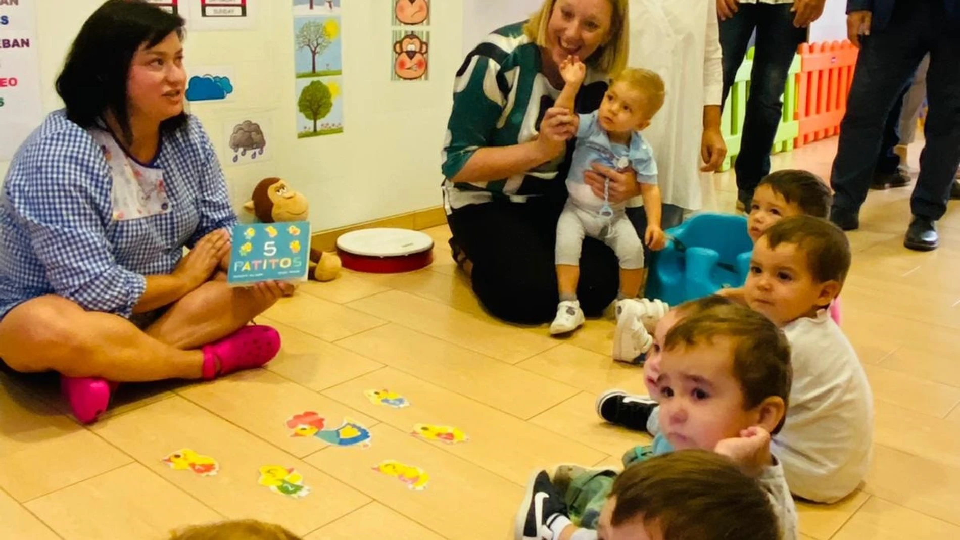 La consejera de Familia, Isabel Blanco, visita una unidad del programa 'Crecemos' en Magaz de Pisuergajunto a la presidenta de la Diputación palentina, Ángeles Armisén