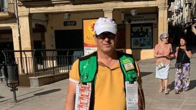 Antonio Sola, vendedor de la ONCE ha repartido premios del Cuponazo en Úbeda. ONCE