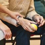 La gestión de las residencias de ancianos, de nuevo en el punto de mira.