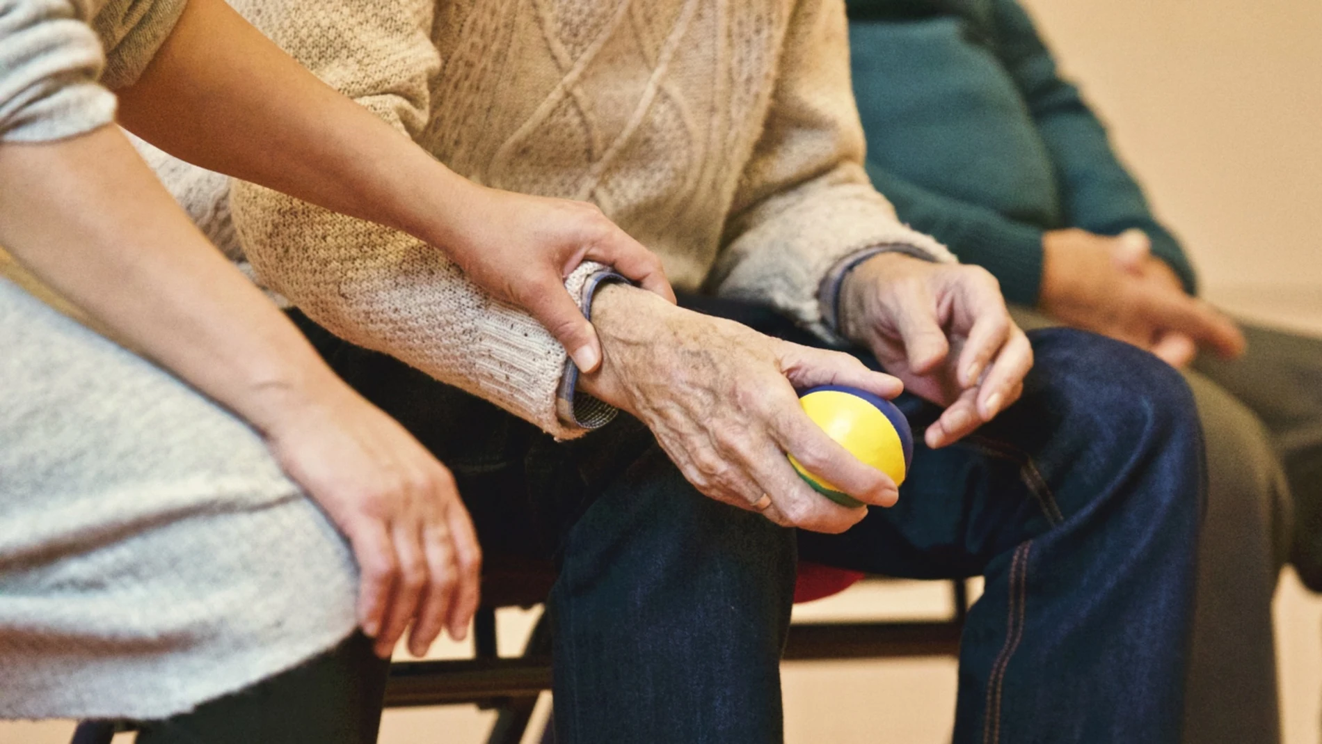 La gestión de las residencias de ancianos, de nuevo en el punto de mira.