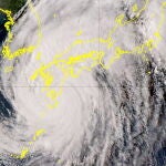 Foto del tifón tomada por el satélite Himawari satellite y proporcionada por la Agencia japonesa de Meteorología