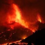 Una boca eruptiva expulsa lava y piroclastos en la zona de Cabeza de Vaca, hace hoy un año