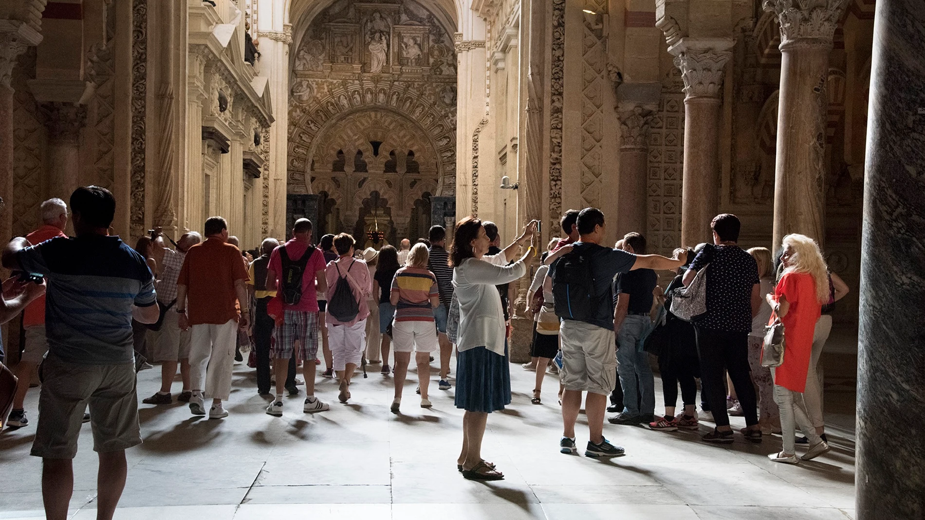Turistas en el interior de la Mezquita-Catedral de Córdoba. CABILDO CATEDRAL DE CÓRDOBA