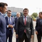 El presidente Fernández Mañueco a su llegada al foro con Fernández Carriedo