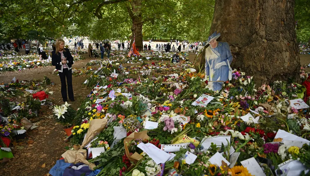 Los británicos recuerdan a Isabel II
