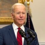 El presidente de EE. UU., Joe Biden, hace declaraciones sobre la ley DISCLOSE, que exigiría que las organizaciones gasten dinero en las elecciones, incluidos los súper PAC y los grupos de dinero oscuro 501(c)(4), divulgar los donantes que han donado 10.000 dólares estadounidenses o más durante un ciclo electoral, en la Sala Roosevelt de la Casa Blanca en Washington, DC, EE. UU., 20 de septiembre de 2022. (Elecciones, Estados Unidos)