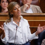 La vicepresidenta segunda del Gobierno y ministra de Trabajo, Yolanda Díaz, interviene durante la sesión de control en el Congreso